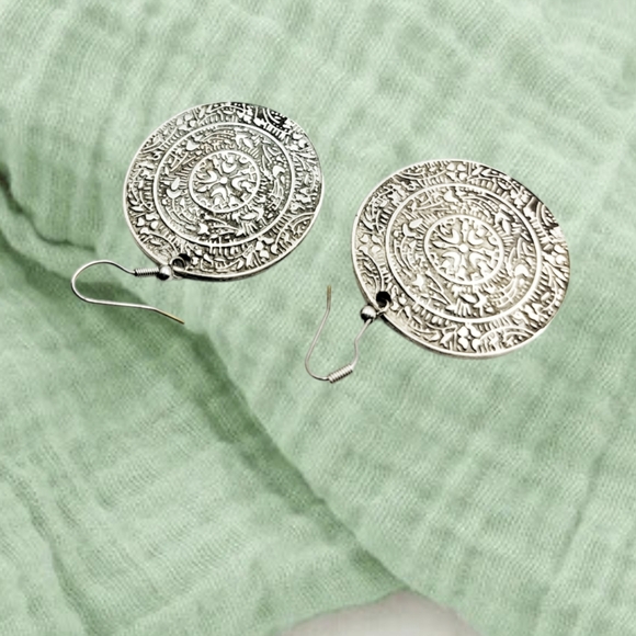 🌲10/$20. Silver Tone Earrings - Picture 3 of 4